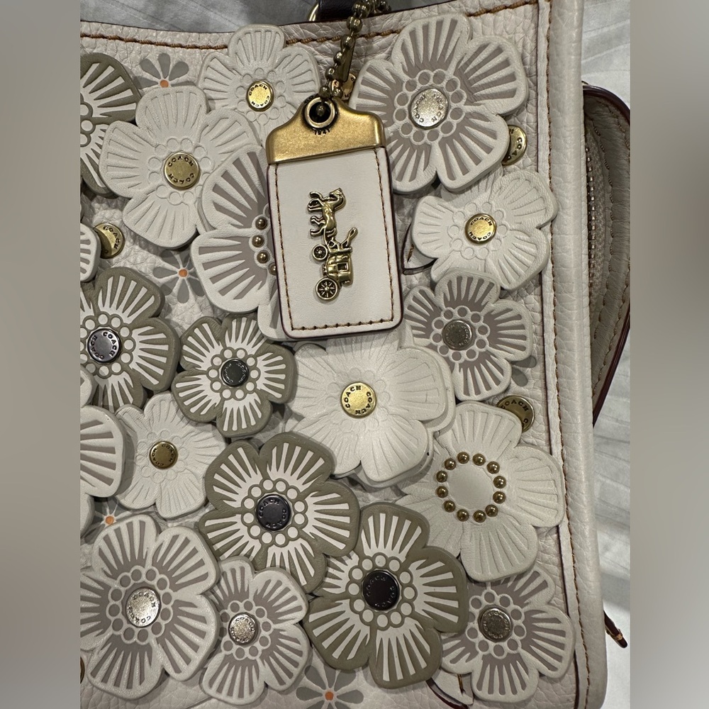 COACH 1941 Tea Rose Applique Rogue Bag - Picture 11 of 16